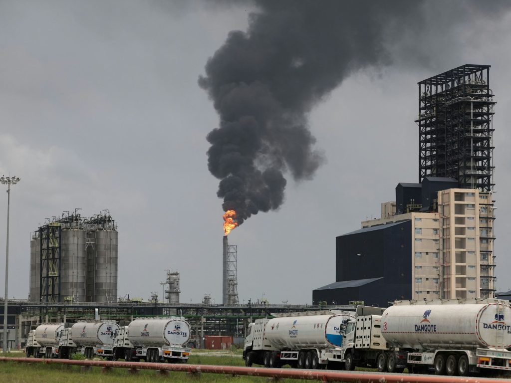 Öltanker durchquert die Straße von Hormuz – IEA-Warnung schwer unterversorgter globaler Ölmarkt bis Oktober 2026