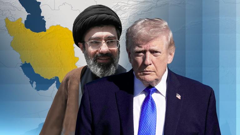Donald Trump und Ayatollah Khamenei vor Iran-Landkarte — Trump lehnt Iran-Deal ab, Öl springt auf 104 Dollar